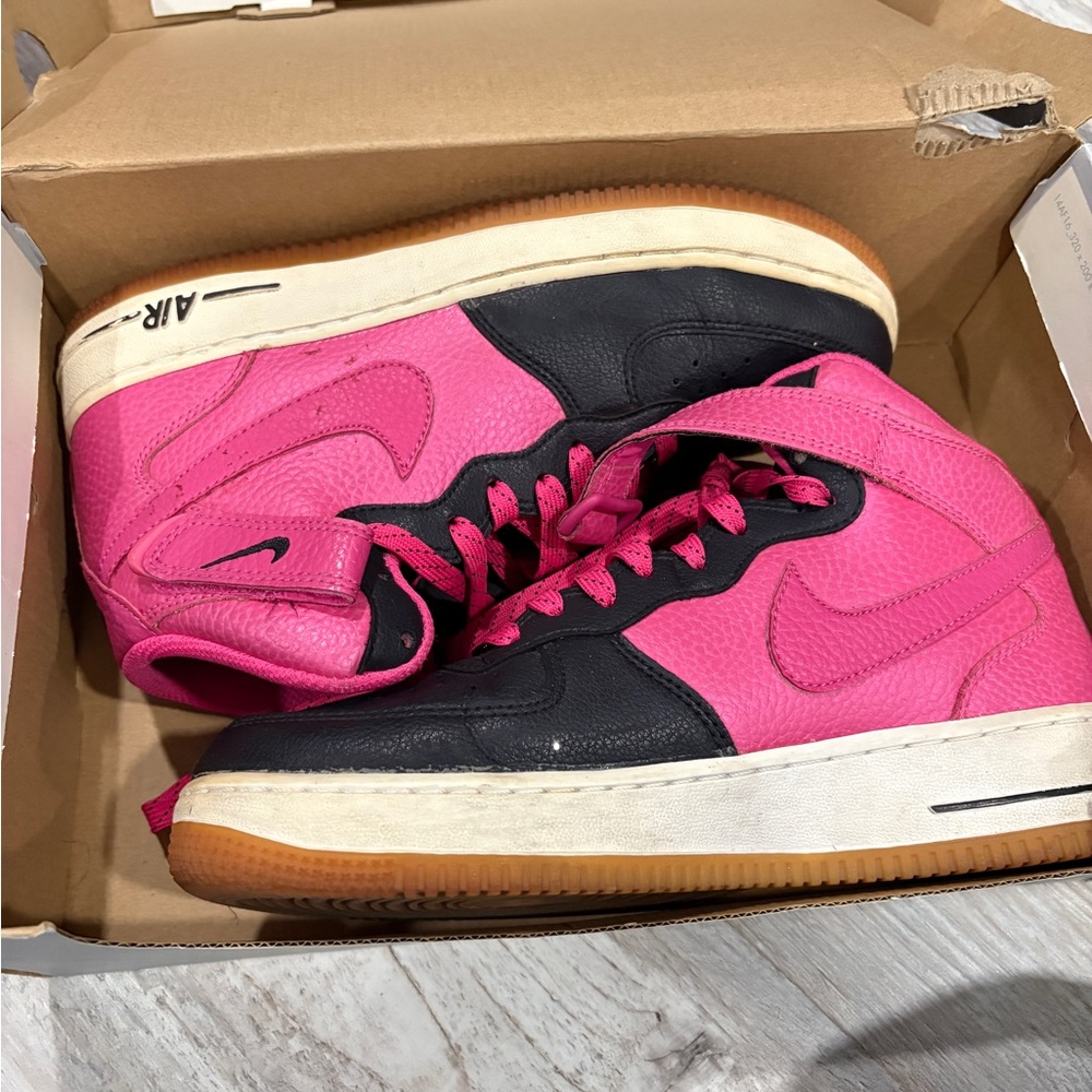 Nike Pink and Black Women's Sneakers